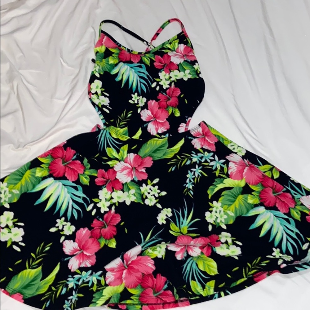 Open back flare flowery dress